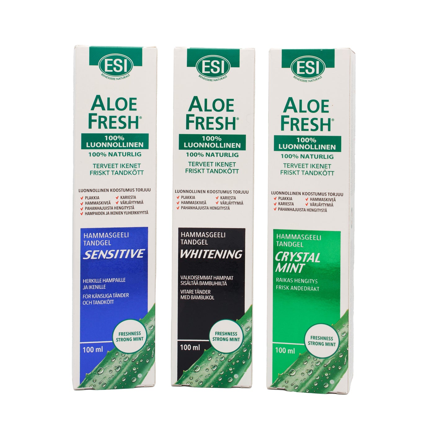 ESI Aloe Fresh Sensitive Hammasgeeli; kolme laatikkoa ESI Aloe Fresh -hammastahnaa Sensitive-, Whitening- ja Crystal Mint -versioina, kukin merkitty 100-prosenttisesti luonnolliseksi lisätyllä aloe veralla, koko 100 ml, seisoo pystyssä valkoista taustaa vasten; laatikot ovat suorakulmaisia ja kiiltävää pahvia eri väripaletein version mukaan; tuotenimet lihavalla groteskikirjasimella; ei ihmisiä tai käsiä näkyvissä; suoraviivainen tuotekuva.
