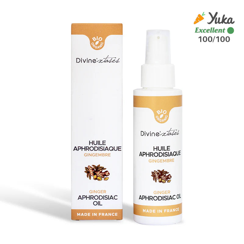 DivineXtases Aphrodisiac Hierontaöljy; pullo ja rasia Divine x Sens Bio Organic Ginger Aphrodisiac Oil -hierontaöljyä, merkitty Made in France, oikeassa yläkulmassa Yuka Excellent 100/100 -luokitus, valmistettu luomuraaka-aineista; pullo sylinterin muotoinen pumppuannostelijalla, molemmat esineet mattapintaisia mustalla tekstillä murrettua valkoista taustaa vasten; groteskikirjasin hallitsee etiketöintiä; valkoinen tausta, ei ihmisiä tai käsiä.