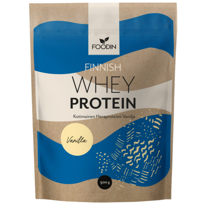 Foodin Kotimainen Heraproteiini Vanilja; pakkaus Foodin Finnish Whey Protein Vanilla -proteiinia, 500 g, sininen ja beige ulkoasu abstrakteine kuvioineen ja näkyvä pyöreä etiketti korostaen laadukasta vaniljan makua; pussi mattapintainen, suorakaiteen muotoinen saumatulla yläreunalla; pääteksti lihavoidulla groteskikirjasimella, etiketissä tuotenimi, maku ja paino; tausta tasainen valkoinen; ei ihmisiä tai käsiä; kuva edestä.