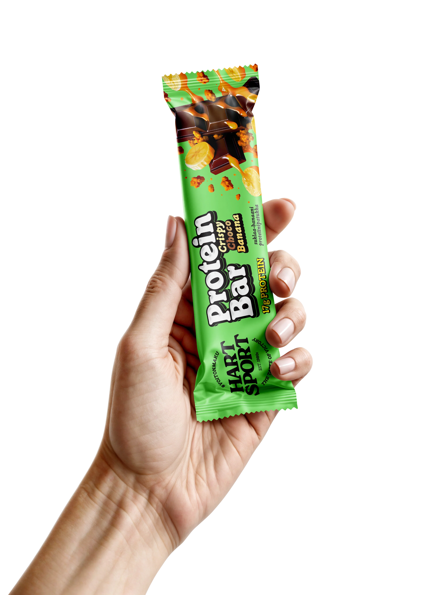 Hart-Sport Protein Bar Crispy Choco Banana; käsi pitelee vihreää Hart Sport -proteiinipatukkaa, maku Choc Chip Caramel Crunch, korkea proteiinipitoisuus, valkoista taustaa vasten; patukka on suorakulmainen, pakattu kiiltävään joustavaan kääreeseen, lihavaa valkoista ja keltaista groteskitekstiä, tuotenimi ja maku selkeästi painettuina etupuolelle; kaikki näkyvissä tasaisesti valaistussa asetelmassa.