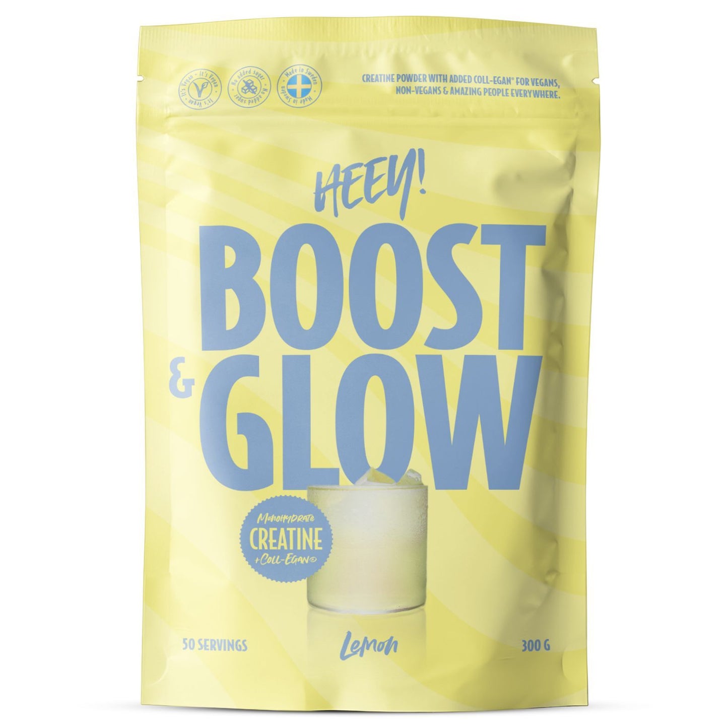 Heey! Boost & Glow Creatine + Coll-egan®, Lemon; keltainen pussi, jossa lukee HEEY! BOOST & GLOW sinisellä tekstillä; mattapintainen, joustava suorakulmainen pakkaus; tuotetiedoissa mainitaan kreatiini ja sitruunan maku, 50 annosta ja 300 g; etupuolen kuvassa lasi keltaista urheilujuomaa; tausta valkoinen ja yksivärinen, ei muita esineitä tai ihmisiä kuvassa.