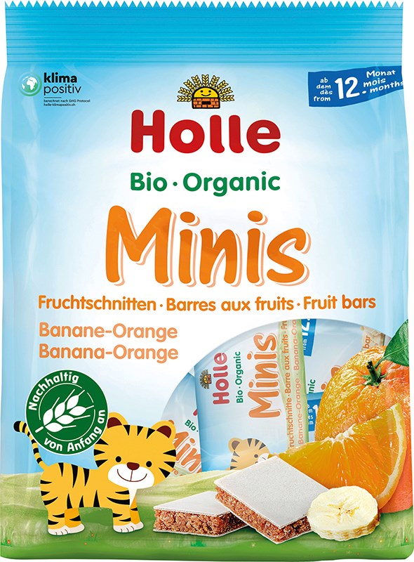 Värikäs Holle Bio Organic Minis -hedelmäpatukkapakkaus, banaani-appelsiini-makuinen, jossa on kuvitettu tiikeri, luomuraaka-aineita, hedelmäviipaleita ja vihreä luomumerkki. Yli 12 kuukauden ikäisille tarkoitettu. Teksti on saksaksi, ranskaksi ja englanniksi. Suorakulmainen kiiltäväpintainen pussi monivärisin grafiikoin; huomionarvoista on rohkea ja leikkisä typografia. Tausta on yksivärinen; ihmisiä ei näy. Kuva on otettu edestä.