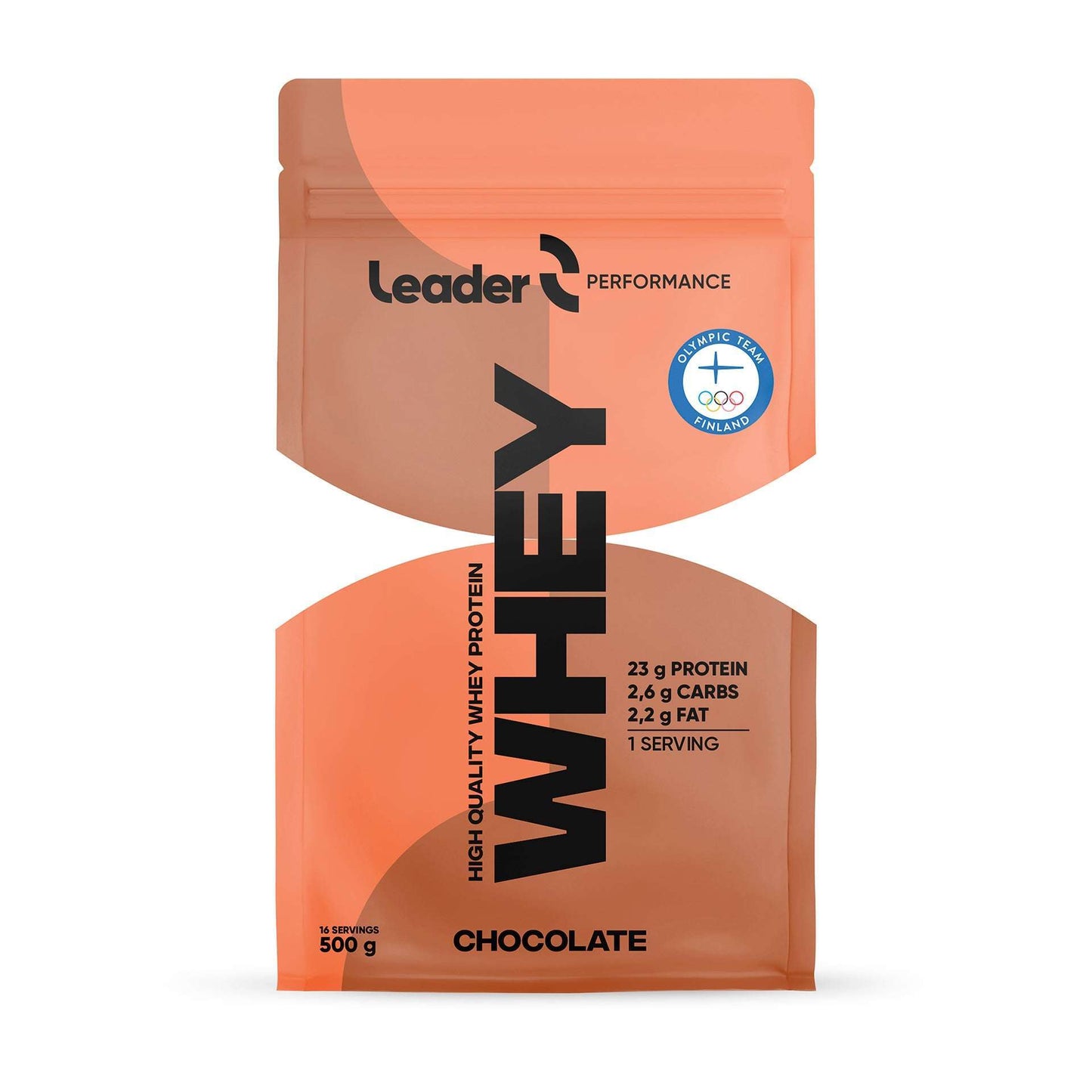 Leader Performance Heraproteiini Suklaa, 500 g; oranssi joustopussi mattapintaisena, ravintotiedot 23 g proteiinia, 2,6 g hiilihydraatteja ja 2,2 g rasvaa annosta kohden; lihavoitu valkoinen ja musta groteskiteksti; etupuolella Olympic Training Center Finland -logo; vaalea tausta, ei ihmisiä tai muita esineitä, suoraan edestä otettu kuva.