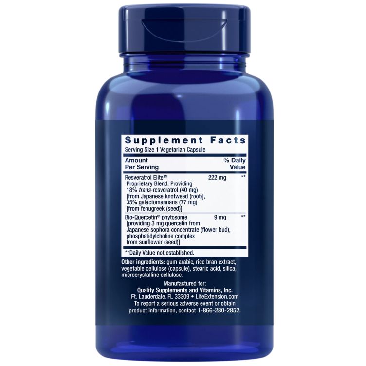 Life Extension Optimized Resveratrol Elite; sininen sylinterinmuotoinen ravintolisäpullo kiiltäväpinnalla näyttää Ravintosisältö-etiketin; etiketti listaa ainesosat kuten Resveratrol Elite ja Bio-Quercetin-kompleksi, käyttöohjeet ja valmistajatiedot selkeällä groteskityyppografialla; tuote pystyssä pelkistetyllä taustalla, ei ihmisiä tai käsiä kuvassa.