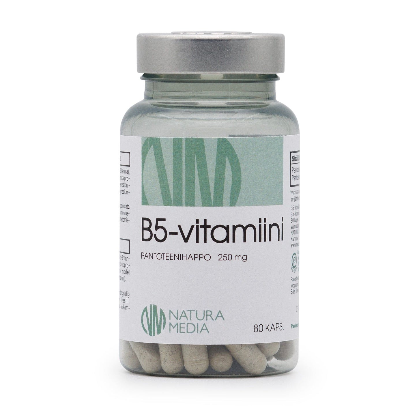 Natura Media B5-vitamiini 250 mg: läpinäkyvä muovipurkki, jonka läpi näkyy tasakokoisia valkoisia kapseleita, sisältää 80 kapselia; sylinterimäinen purkki, mattapintainen etiketti ja valkoinen korkki; suomenkielisessä etiketissä tuotenimi, annostus ja määrä lihavoidulla groteskikirjasimella; tausta on neutraali, ei ihmisiä tai käsiä kuvassa.