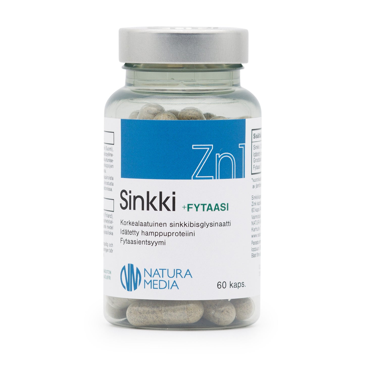 Natura Media Sinkki + Fytaasi, pullo ravintolisäkapseleille suomeksi merkittynä, sisältää 60 huolellisesti koostettua kapselia; muovipullo sylinterimäinen mattavalkoisella etiketillä ja kiiltävän vihreällä korkilla; etiketti käyttää sinistä ja vihreää groteskitekstiä; kuvassa vain tuote, ei ihmisiä eikä taustaelementtejä näkyvissä.