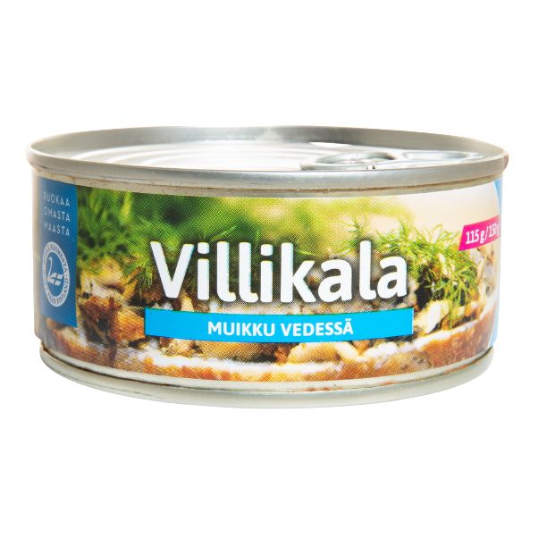 Pielisen Kala Villikala Muikku vedessÀ; tölkki Villikala Muikku VedessÀ -perinteistÀ suomalaista sÀilykekalaa, etiketissÀ valokuva pienestÀ kalasta ja tuoreista yrteistÀ; metallinen sylinterinmuotoinen tölkki kiiltÀvÀpintaisena, selkeÀ lihavoitu mustavalkoinen typografia; hopeanvÀrinen vetorengaskansi nÀkyvissÀ; ei ihmisiÀ tai toimintaa kuvassa, tausta pelkistetty ja neutraali; etiketissÀ selvÀsti teksti "115 g".
