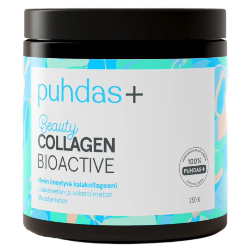 Puhdas+ Beauty Collagen Bioactive Natural -purkki, 250 g; sylinterimäinen muovipurkki sinisellä ja valkoisella mattapintaisella etiketillä; suomenkielinen teksti tekstausvapaalla kirjasimella sekä pyöreä "100% Puhdas+" -sinetti oikealla puolella; kuvattu yksiväristä taustaa vasten keskitettynä, ei ihmisiä tai käsiä näkyvissä.