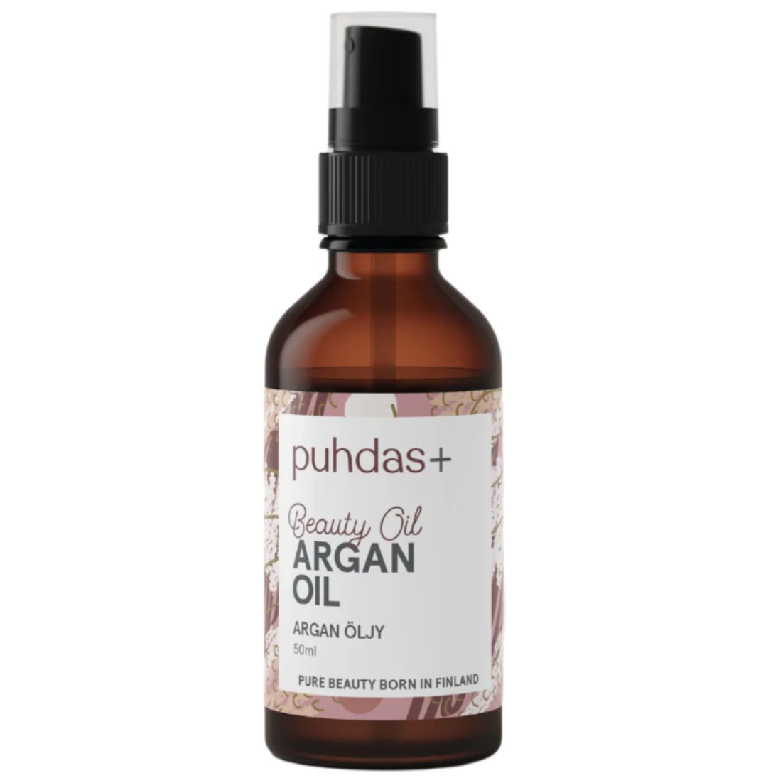 Puhdas+ Beauty Oil Arganöljy -pullo, 50 ml; ruskea, sylinterimäinen ja kiiltäväpintainen lasipullo mustalla muovisella suihkukorkilla; etiketissä teksti "Pure beauty born in Finland" sekä maininta suomalaisesta laadusta; modernia yksinkertaista tekstausvapaata kirjasinta; kuvattu valkoista taustaa vasten, ei muita esineitä tai ihmisiä.
