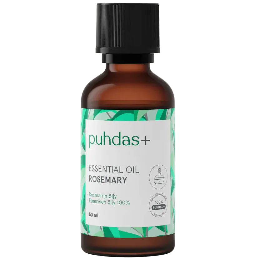 puhdas+ Essential Oil Rosemary -pullo, ruskea lasipullo sileällä kiiltäväpinnalla ja sylinterimäisellä muodolla; musta kierrekorkki; valkoisessa etiketissä lukee "puhdas+ Essential Oil Rosemary" ja vihreitä lehtikuvituksia; pullo sisältää 50 ml, ilmoitettu etiketissä; tuote kuvattu yksinään yksinkertaista taustaa vasten, ei ihmisiä tai käsiä näkyvissä.