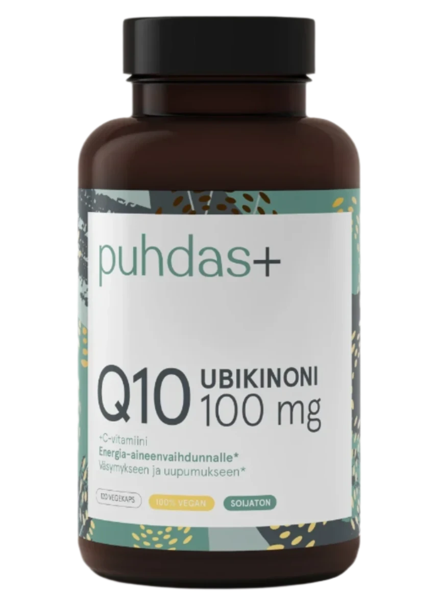 Puhdas+ Ubikinoni Q10 100 mg + C-vitamiini; ruskea pullo lisätiedoin suomeksi, etiketissä vihreä-musta-valkoinen kuvio ja maininta "ravintolisä"; pakkaus on mattapintaista muovia valkoisella kierrekorkilla; etiketin teksti on lihavoitua groteskia; ei ihmisiä tai käsiä näkyvissä; yksivärinen tausta, kuva suoraan edestä.