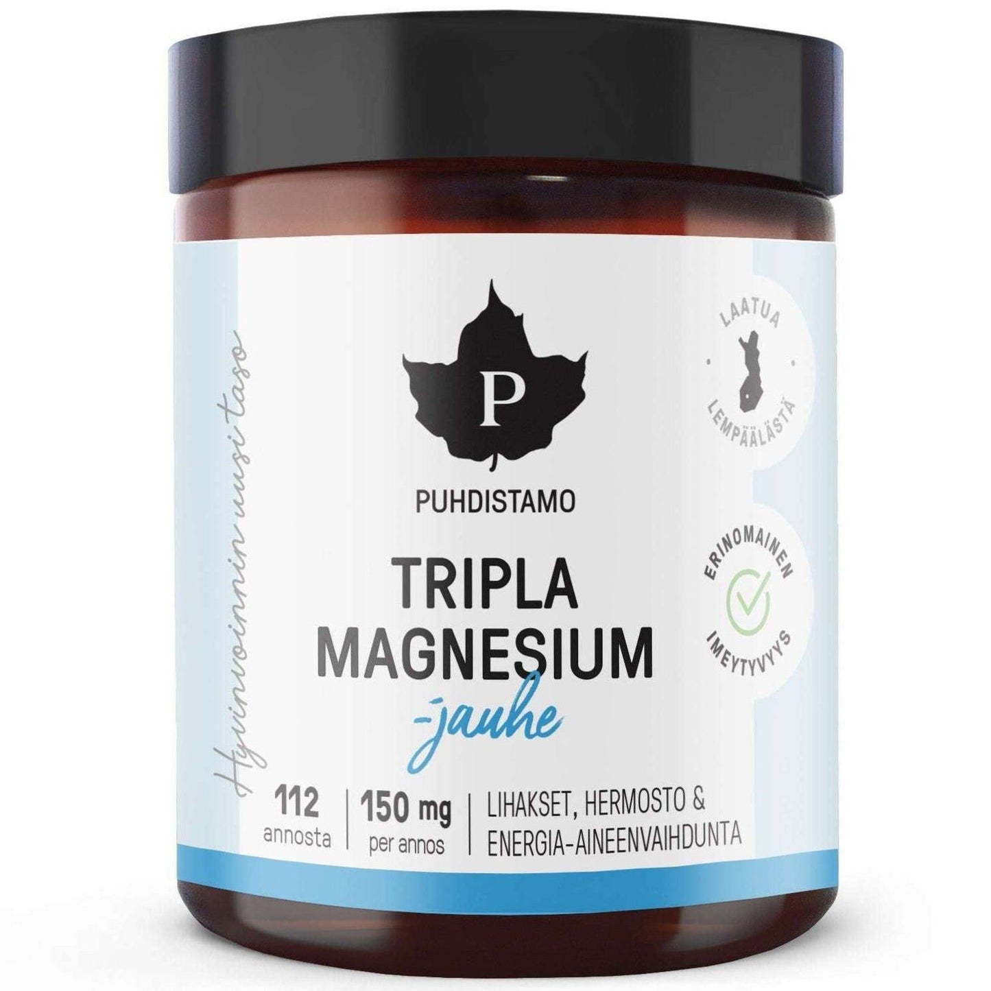 Puhdistamo Tripla Magnesium -jauhepurkki, valkoinen etiketti, musta kierrekansi ja siniset graafiset korostukset; etiketin pinta mattamainen; pakkaus sylinterimäistä muovia; typografia lihavoitua tekstausvapaata fonttia, osa tekstistä sinisenä korostuksena; lyhyesti näkyvässä tekstissä maininta magnesiumsisällöstä, annoksista ja hyödyistä lihaksille, hermostolle ja energia-aineenvaihdunnalle; tuote yksinkertaista valkoista taustaa vasten studiotyylisessä kuvassa; ei ihmisiä tai käsiä näkyvissä.
