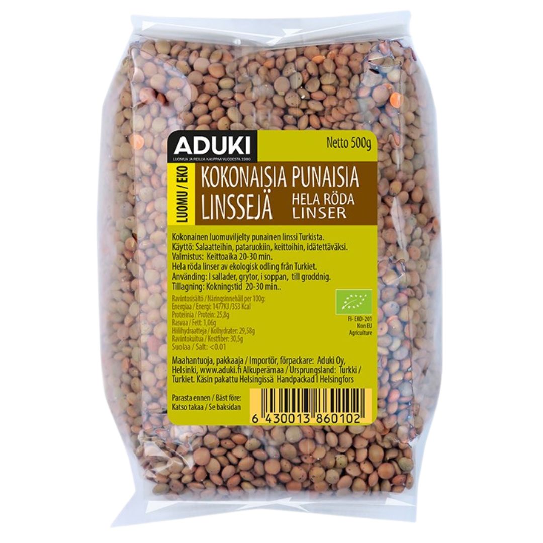 Aduki Luomu Kokonainen Punainen Linssi, 500 g; pakkauksen läpinäkyvästä etupaneelista näkyy pieniä, punertavanruskeita linssejä; mattapintainen, suorakulmainen pakkaus; keltainen etiketti sisältää suomen- ja ruotsinkielistä tuotetietoa yksinkertaisella groteskifontilla; vaalea tausta, ei ihmisiä tai käsiä.