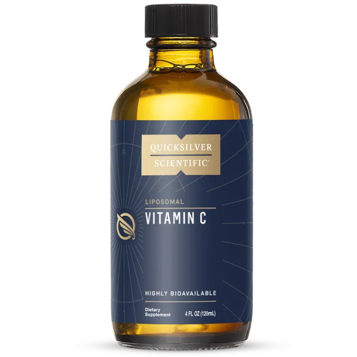 Quicksilver Liposomal Vitamin C; ruskea lasipullo mustalla muovisella kannella, lieriömäinen muoto, kiiltäväpinta; etuetiketti valkoinen musta- ja kultasävyisin groteskikirjaimin, selkeät tuotetiedot: Quicksilver Scientific Liposomal Vitamin C, erittäin biosaatavaa C-vitamiinia, 4 fl oz (120 ml), ravintolisä; vaalea tausta, studiotuotekuva, ei ihmisiä tai käsiä.