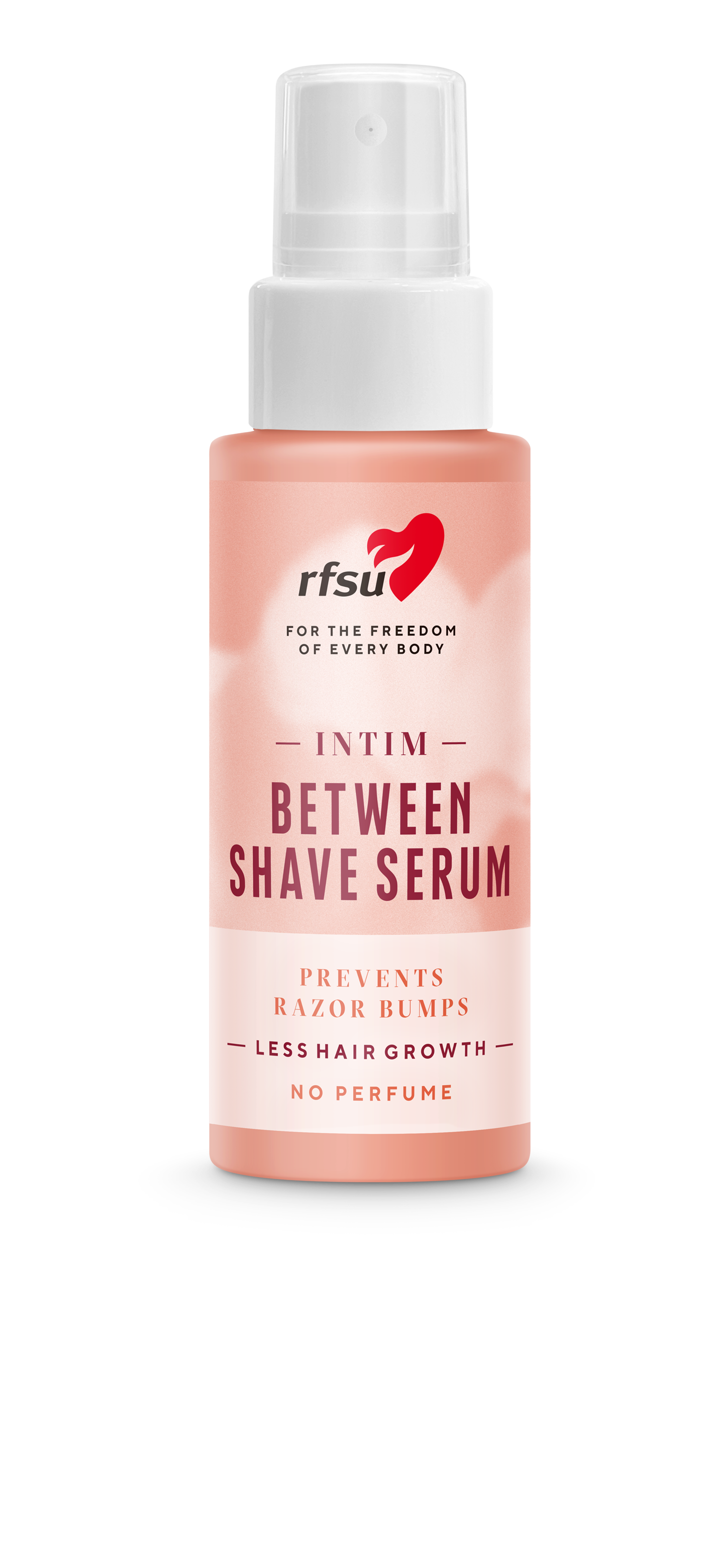 RFSU Intim Between Shave Serum; persikanvärinen mattapintainen muovipullo tekstillä ”RFSU Intim Between Shave Serum”, lisäksi etikettitekstiä ihokarvakyhmyistä ja hidastuneesta karvankasvusta; pullo lieriömäinen valkoisella suihkekorkilla; etiketin typografia yksinkertaista groteskia; ei ihmisiä tai käsiä näkyvissä; tausta yksivärinen ja vaalea; koko tuote pystyssä kuvan keskellä.