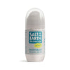Salt of the Earth Roll-On Deodorantti Tuoksuton: valkoinen muovinen roll-on-pullo pyöristetyllä korkilla ja sylinterimäisellä rungolla, mattapinta; etiketissä sininen ja keltainen groteskiteksti "Salt of the Earth, 100% Natural Origin, Unscented, Refillable, Roll-On"; tuote kuvattu yksiväristä taustaa vasten, ei ihmisiä tai käsiä näkyvissä.