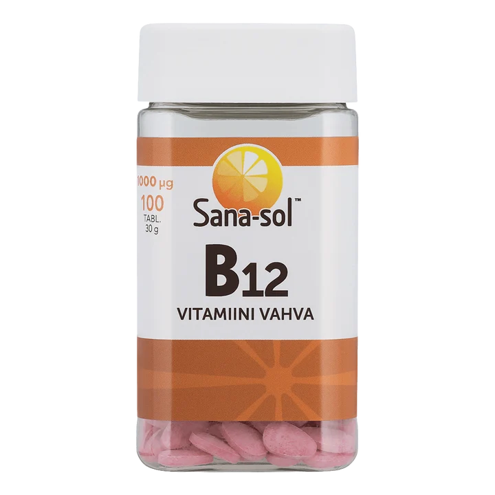 Sana-sol B12-vitamiini 1000 mikrog -pullo; sylinterimäinen, mattapintainen muovipullo valkoisella korkilla; oranssissa etiketissä appelsiininviipalekuvitus sekä lihavoitua valkoista ja punaista tekstausvapaata tekstiä B12-vitamiinista; pinkkejä tabletteja näkyvissä pullon läpinäkyvästä osasta; kuvattu yksiväristä taustaa vasten, ei ihmisiä tai käsiä näkyvissä.