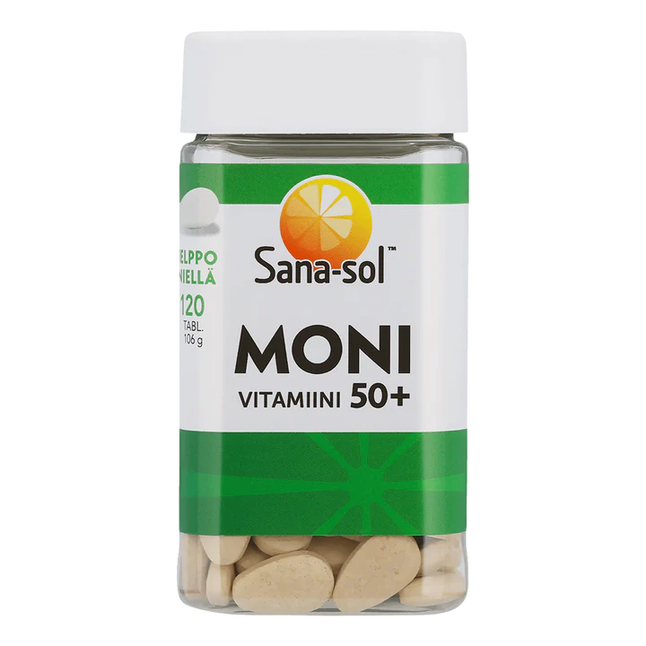 Sana-sol Monivitamiini 50+ -pullo, 120 tablettia; kirkas muovipullo, jonka etiketissä vihreä kenttä valkoisella pohjalla sekä appelsiininviipalekuvitus tekstausvapaalla kirjasimella; sisällä näkyy beigejä soikeita tabletteja; kuvattu neutraalia taustaa vasten yksinkertaisena studiokuvana, ei ihmisiä tai käsiä näkyvissä.
