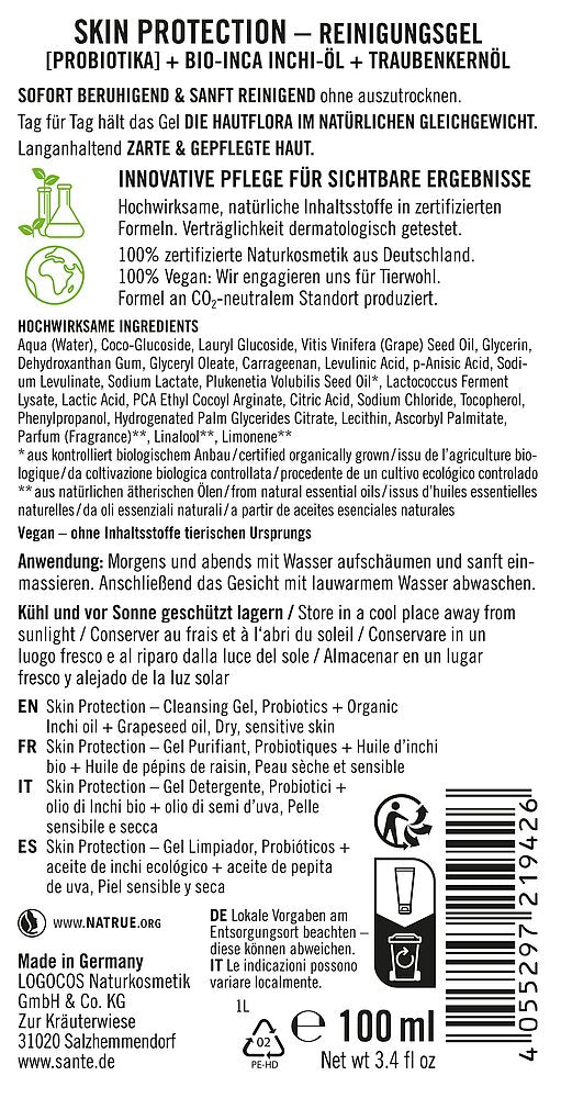 Sante Skin Protection Puhdistusgeeli; etiketti puhdistusgeelille saksaksi, sisältää ainesosat, käyttöohjeet, sertifioinnit ja kierrätystietoa; suorakulmainen muovipullo valkoisella mattaetiketillä ja vihrein korostein; mustaa groteskitekstiä selkeästi jaoteltuna osioihin; ei ihmisiä tai käsiä näkyvissä; kuva yksivärisellä taustalla.