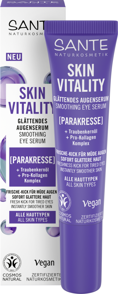 Sante Skin Vitality Silmäseerumi; tuubi ja laatikko tasoittavaa silmänympärysseerumia violetein korostein, tekstiä vegaanisesta kaavasta ja sopivuudesta kaikille ihotyypeille; molemmissa vegaani- ja Cosmos Natural -sertifiointilogot; tuubin pinta on pehmeän mattapintainen, laatikko suorakulmainen mattapinnalla; groteskikirjasintyylit mustana ja violettina molemmissa esineissä; tausta puhtaan valkoinen, tuote keskitettynä, ei ihmisiä tai käsiä näkyvissä.
