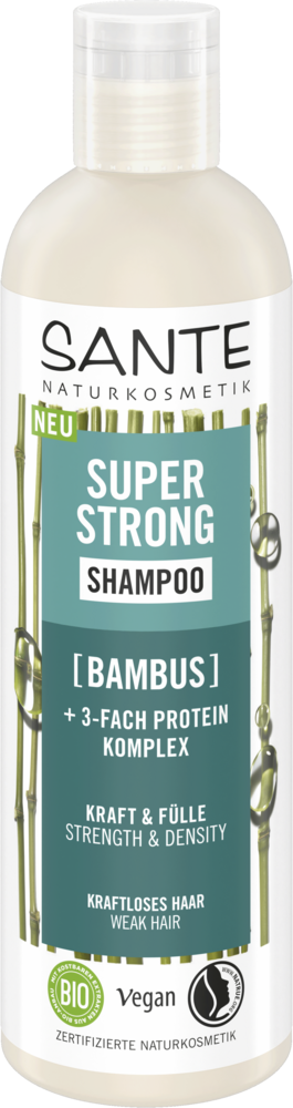Sante Super Strong Shampoo; pullo bambulla rikastettua shampoota, merkitty vahvuudelle ja tiheydelle, sopii heikoille hiuksille; pullo on sylinterinmuotoinen mattapinnalla valkoisella korkilla; etiketissä vegaani-, luomu- ja luonnonkosmetiikkasertifiointilogot; typografia koostuu lihavoidusta groteskitekstistä; tuote kuvattu yksivärisellä taustalla, ei ihmisiä tai käsiä näkyvissä.