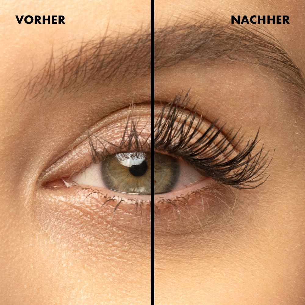 Sante Vegan Falsies Mascara; lähikuva silmästä, jaettu mustalla pystysuoralla viivalla; vasen puoli, merkitty Vorher, näyttää lyhyet ja suorat ripset, oikea puoli, merkitty Nachher, näyttää selvästi pidemmät, kiharemmat ja tiheämmät ripset; tausta neutraali ja tasaisesti valaistu; merkinnät yksinkertaisella groteskifontilla kummankin silmänpuolen yläpuolella.
