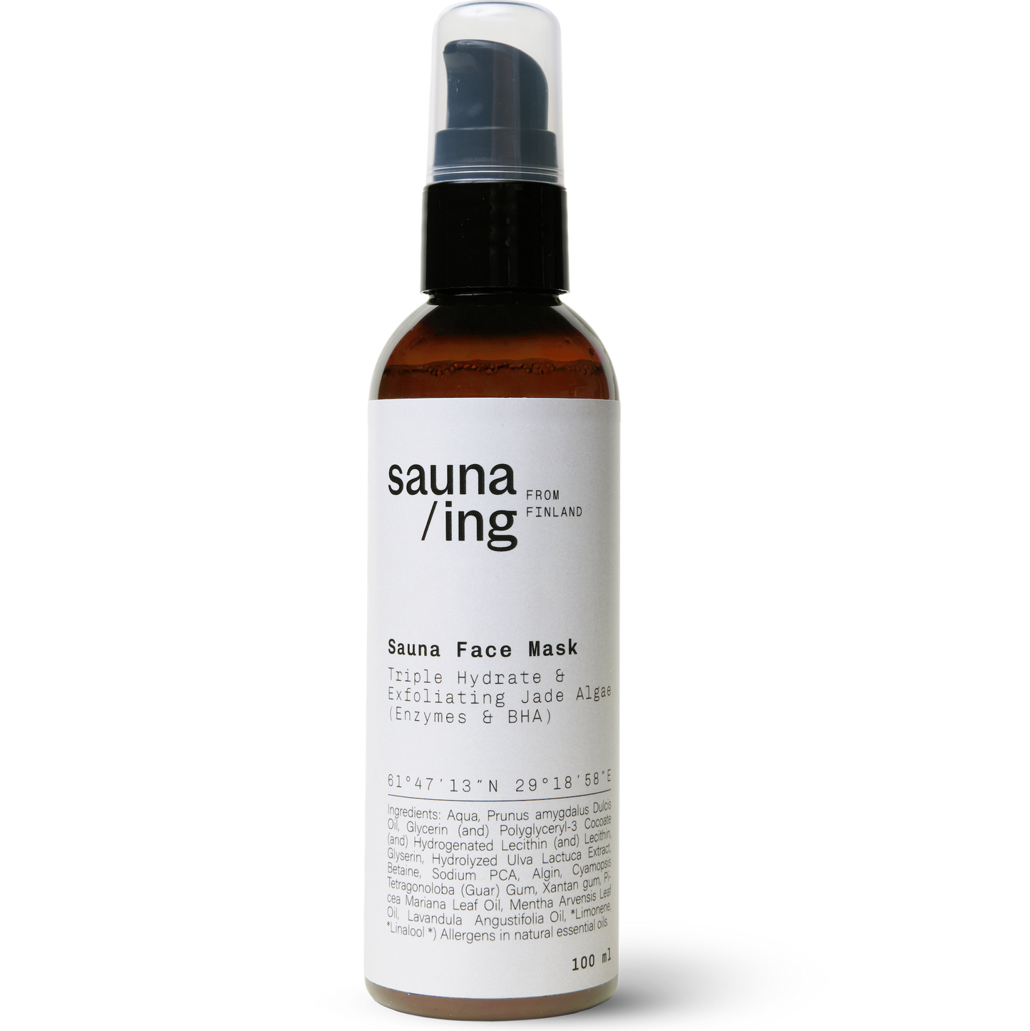 sauna/ing Sauna Face Mask; ruskea muovipullo mustalla pumppuannostelijalla, lieriömäinen muoto ja kiiltäväpinta; valkoisessa etiketissä teksti Sauna Face Mask by Sauna from Finland sekä ainesosatietoja yksinkertaisella mustalla groteskifontilla; ei ihmisiä tai käsiä; tausta valkoinen; tuote edustaa aitoa suomalaista ihonhoitokokemusta.