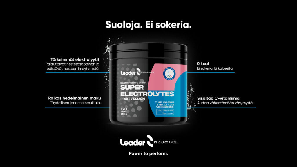 Leader Performance Super Electrolytes Fruity Lemon; musta lieriön muotoinen purkki Leader Super Electrolytes -tuotteelle mattapinnalla, etiketissä suomenkielistä tekstiä sokerittomuudesta, 0 kcal, C-vitamiinista, hedelmäisestä sitruunanmausta ja elektrolyyteistä; typografia lihavoitua valkoisena ja sinisenä mustaa taustaa vasten; ei ihmisiä tai toimintaa näkyvissä; tausta yhtenäisen musta; suora edestäpäin kuvattu tuotekuva.