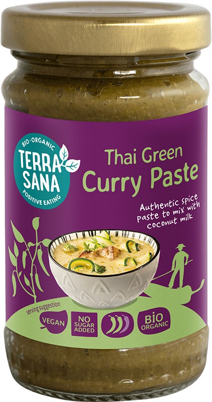 Terrasana Luomu Vihreä Currytahna; purkki thaimaalaista vihreää currytahnaa violetilla etiketillä, kuvassa kulho currya sekä kuvakkeet vegaanisuudesta, luomusta ja lisätystä sokerittomuudesta; lasipurkki mustalla kierrekorkilla; etiketissä valko-turkoosia groteskitekstiä, mattapinta; tuote kuvattu valkoisella taustalla studioympäristössä, ei ihmisiä tai käsiä näkyvissä.