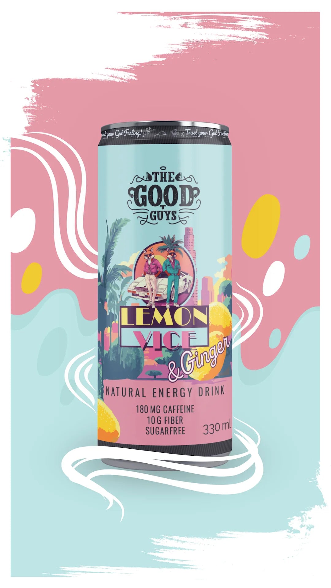 The Good Guys Natural Energy Drink Lemon Vice & Ginger; tölkki luonnollista energiajuomaa, kuvassa palmuja, flamingoja ja retrotyylinen tausta pastellinvärisin keltaisin, pinkein ja sinisin abstraktein muodoin, virkistävää energiaa varten; tölkki on sylinterinmuotoinen mattapinnalla; tuotenimi lihavoidulla groteskikirjasimella; taustaelementteinä graafisia palmuja ja flamingoja; ei ihmisiä tai toimintaa näkyvissä.