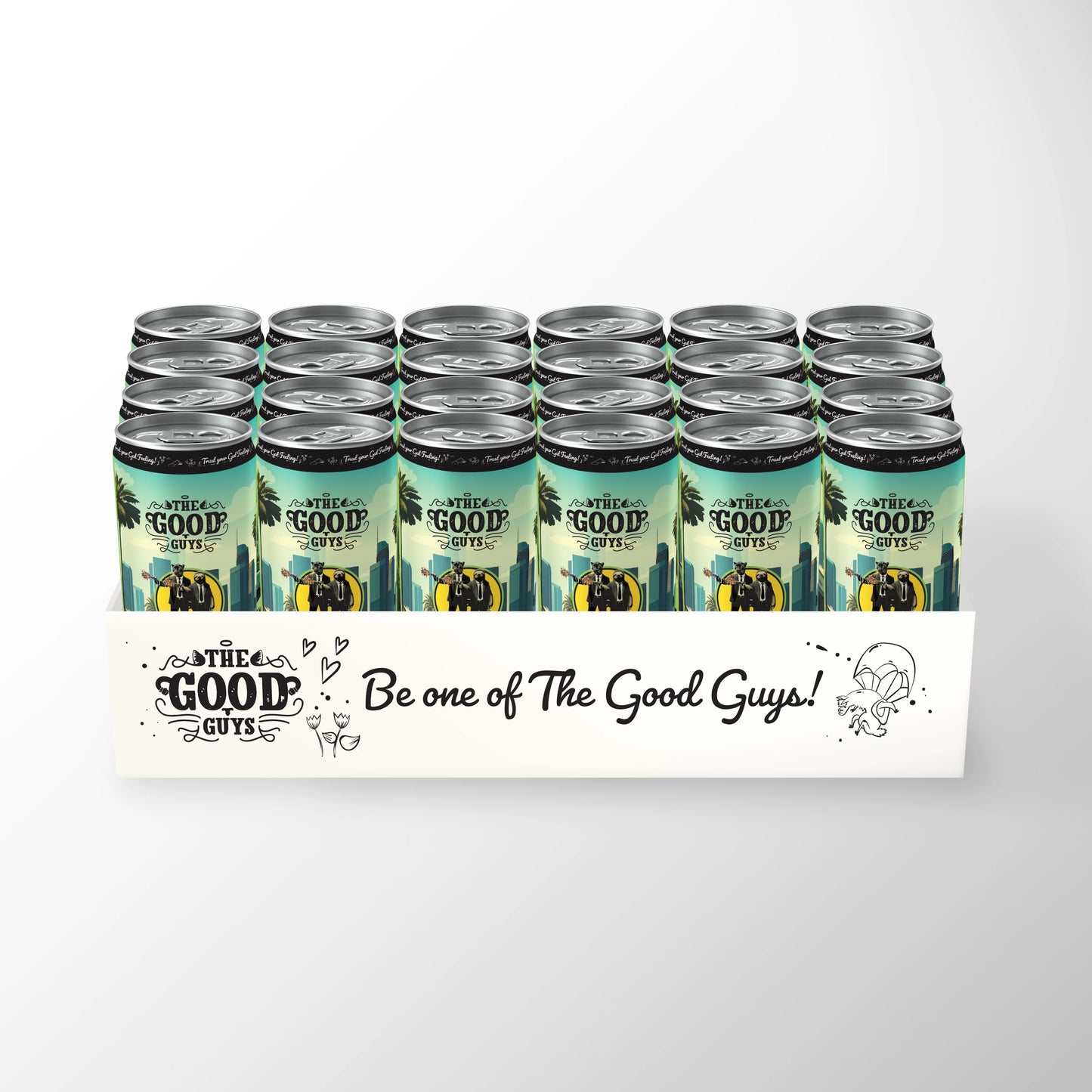 The Good Guys Natural Energy Drink Pear Fiction; tarjotin tölkkejä nimeltä The Good Guys aseteltuna neljään riviin; tölkit sylinterin muotoisia, metallisia mattapinnalla, näyttävät värikkäitä grafiikoita; tarjottimen etuosassa lihavoitu groteskiteksti ”Be one of The Good Guys!” yhdessä sarjakuva-aivon ja pienen sydämen kuvituksen kera; kuva otettu suoraan edestä tasaista taustaa vasten; ei ihmisiä tai käsiä.