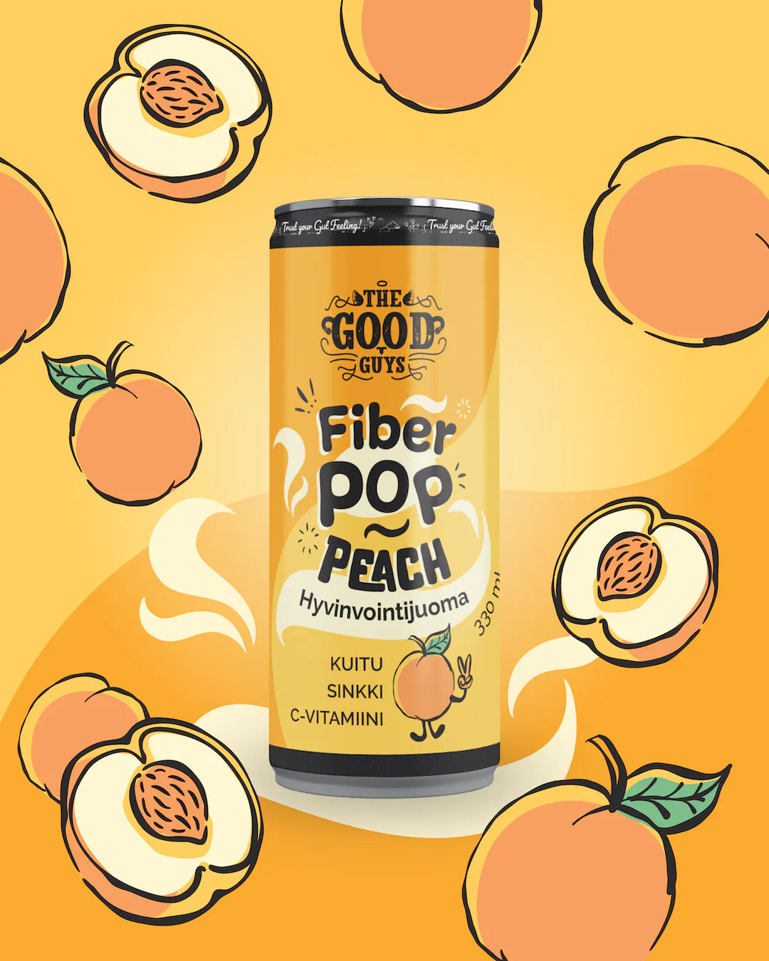 The Good Guys Fiber Pop Peach; keltainen tölkki tekstillä Fiber Pop Peach ympäröitynä kokonaisilla persikoilla ja persikkaviipaleilla yhtenevällä keltaisella taustalla valkoisin korostuksin; tölkki korostaa ravintokuitua, sinkkiä ja C-vitamiinia; tölkki sylinterin muotoinen mattapinnalla; typografia siistiä, lihavoitua groteskia valkoisena ja tummankeltaisena; ei ihmisiä tai käsiä kuvassa; kuva tasokuvana.