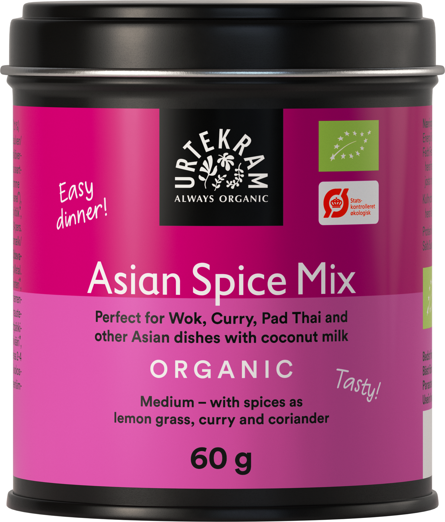 Urtekram Luomu Aasialainen mausteseos; sylinterimäinen tölkki mattapintaisella violetilla ja mustalla etiketillä, jossa teksti: tölkki nimeltä Urtekram Asian Spice Mix, 60 g, sopii wokkeihin, currylle, pad thaihin ja muihin aasialaisiin ruokiin; luomusekoitus on keskitasoisen mausteinen sitruunaruohoineen, currymausteineen, korianterin siemenineen ja hienovaraisen eksoottisine sävyineen; etiketti violetti ja musta; groteskifontit käytössä pakkauksessa; tausta valkoinen, ei ihmisiä eikä käsiä näkyvissä.