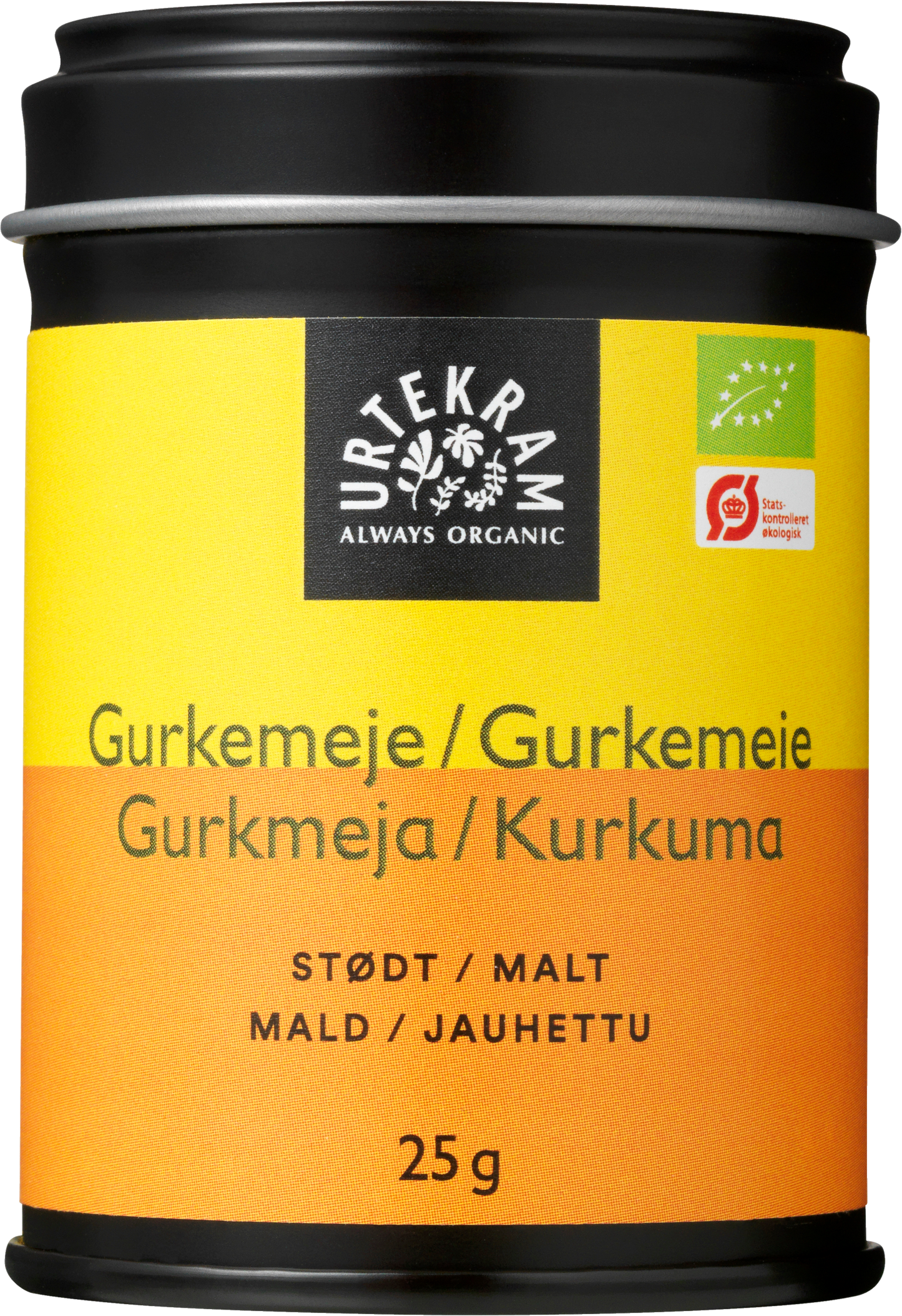 Urtekram Luomu Kurkuma, 25 g tölkki luomu-jauhetulle kurkumalle eloisan keltaisella ja oranssilla etiketillä, tuotenimi näkyy usealla kielellä brändin logon rinnalla; sylinterimäinen metallitölkki mattahopeisella pinnalla ja hopeisella kannella; etiketti käyttää lihavoitua groteskifonttia pääteksteille, pienempää tekstiä ainesosille tai lisätiedoille; tausta yhtenäisen valkoinen, ei rekvisiittaa eikä ihmisiä näkyvissä.