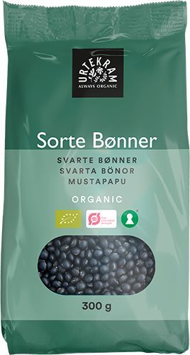 Urtekram Luomu Mustapapu, 300 g pussi luomumustapavuille, sisältää tuotetietoa usealla kielellä ja pienen ikkunan näyttämään laadukkaat pavut sisällä; pussi suorakulmainen uudelleensuljettavalla yläosalla, mattapintaista materiaalia; selkeää musta-valkoista groteskityppografiaa; tausta yksinkertainen, ei ihmisiä eikä käsiä näkyvissä.