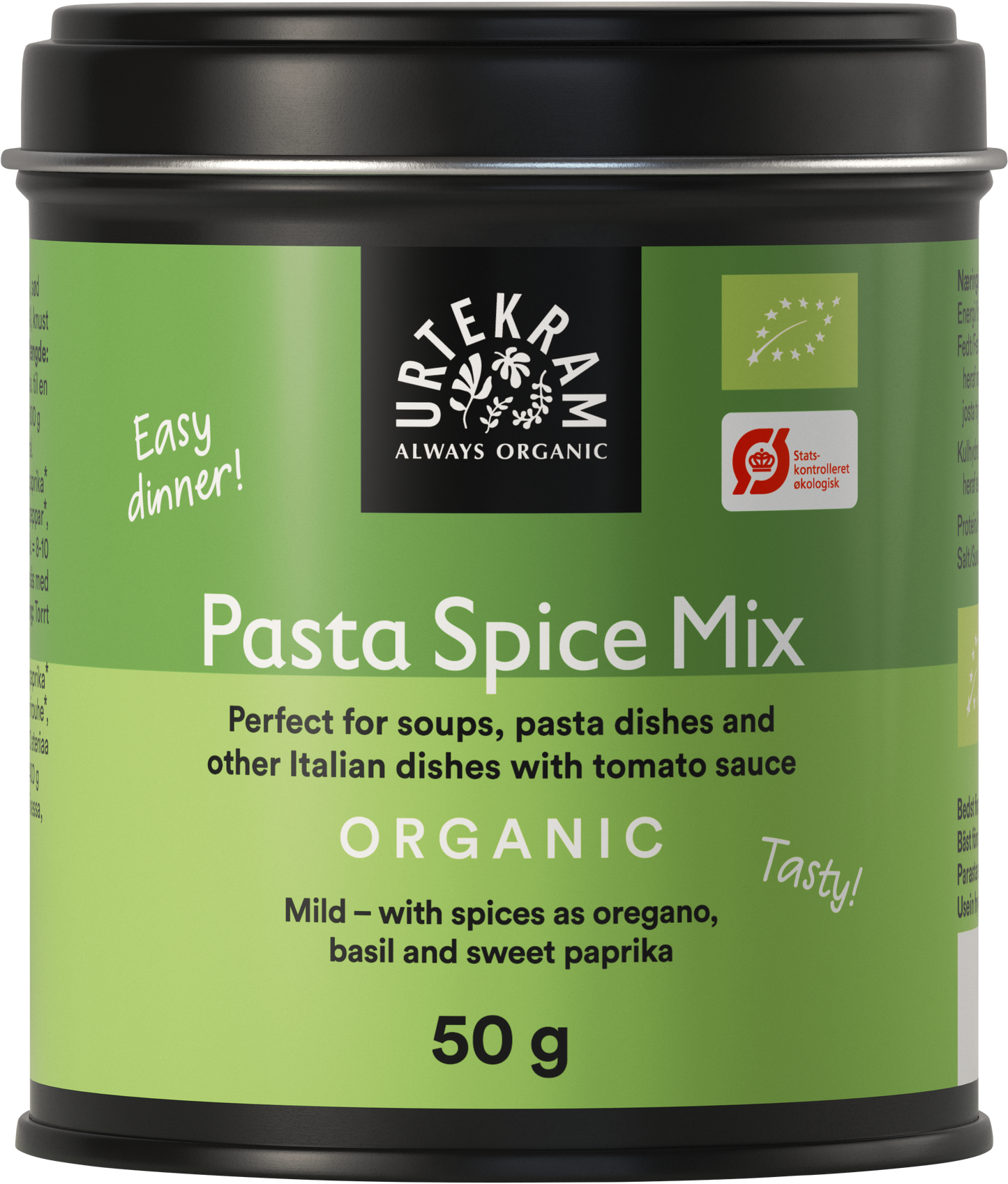 Urtekram Luomu Pasta mausteseos, 50 g astia luomupastamaustesekoitukselle, sisältää mietoa oreganon, basilikan ja makean paprikan sekoitusta; maukas seos sopii keitoille, pastalle ja tomaattipohjaisille italialaisille ruoille; astia sylinterimäistä kirkasta muovia vihreällä mattapintaisella kierrekannella; etusivun etiketissä brändinimi "Urtekram" lihavoiduin valkoisin groteskikirjaimin tummalla pohjalla, muu teksti pienempänä ja luettavana alla; tausta valkoinen ilman muuta rekvisiittaa tai ihmisiä.
