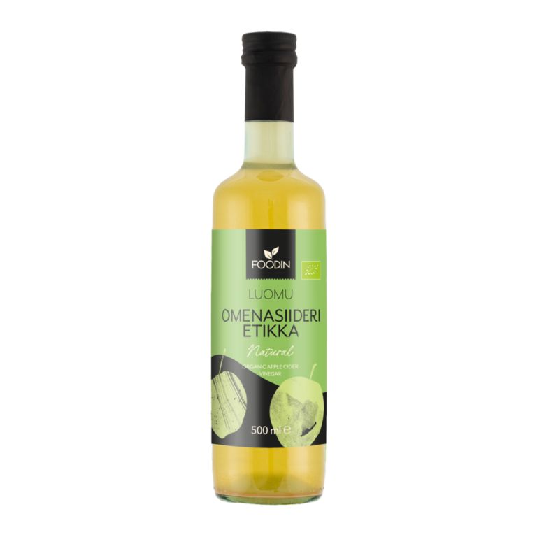 Foodin Luomu Omenasiiderietikka -pullo, 500 ml, vihreä etiketti omenakuvituksin ja suomenkielisin tekstein; kirkas lasipullo sylinterimäisenä ja mattapaperisella etiketillä; brändille ja tuotenimelle lihavoitua tekstausvapaata typografiaa, mukana omenakuvituksia; ei ihmisiä tai käsiä näkyvissä; koko tuote kuvattu valkoista taustaa vasten.