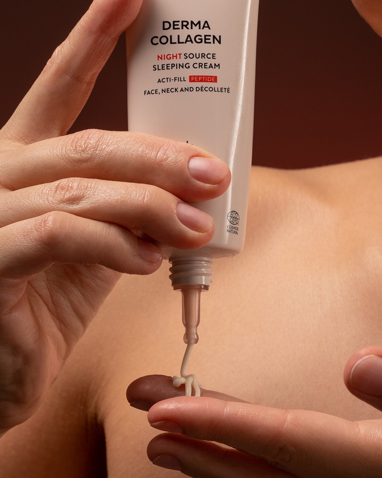 Madara Derma Collagen Night Source Yövoide; voidetta annostellaan tuubista kädelle