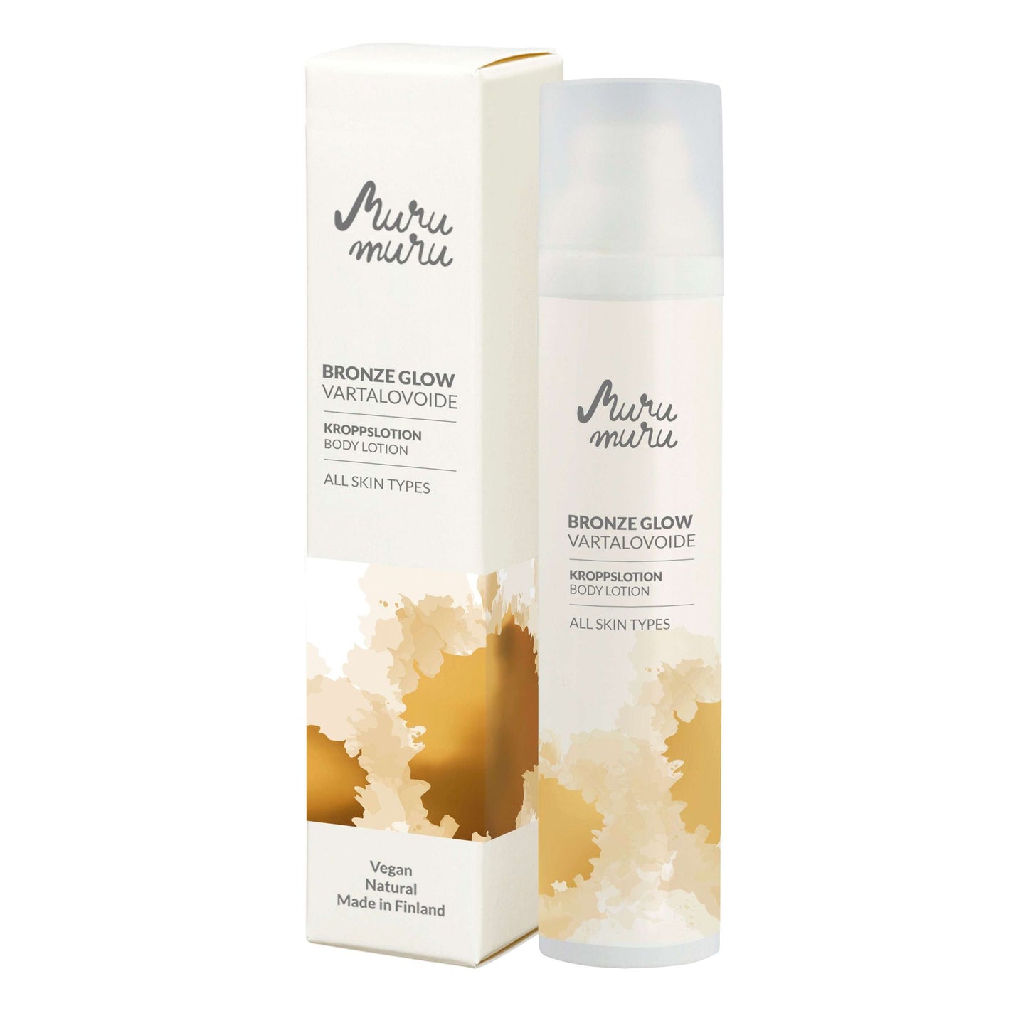 Murumuru Bronze Glow Vartalovoide; pullo ja laatikko Muru Muru Bronze Glow Body Lotion -vartalovoidetta kaikille ihotyypeille; pakkaus valkoinen kultaisin tehostein ja tekstein, korostaen vegaanisia ja luonnollisia ainesosia sekä ylpeästi Suomessa valmistettua alkuperää; sopii ravitsemaan ihoa antaen samalla kauniin pronssisen hehkun; molemmat sileän mattapintaisia ja suorakulmaisia, etikettityyppografia yksinkertaista groteskia; pelkistetty vaalea tausta, ei ihmisiä tai rekvisiittaa kuvassa.