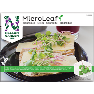 MicroLeaf-siemenpussi Nelson Gardenilta esittää näkkileipää juuston ja eloisien versojen kanssa mattamustalla lautasella, taustalla lasillinen appelsiinimehua. Siemenpussi on suorakulmainen ja kiiltäväpintainen, ja siinä on painettuja itämisohjeita. Etiketissä on valkoista pääteviivatonta typografiaa. Ihmisiä tai käsiä ei näy kuvassa.