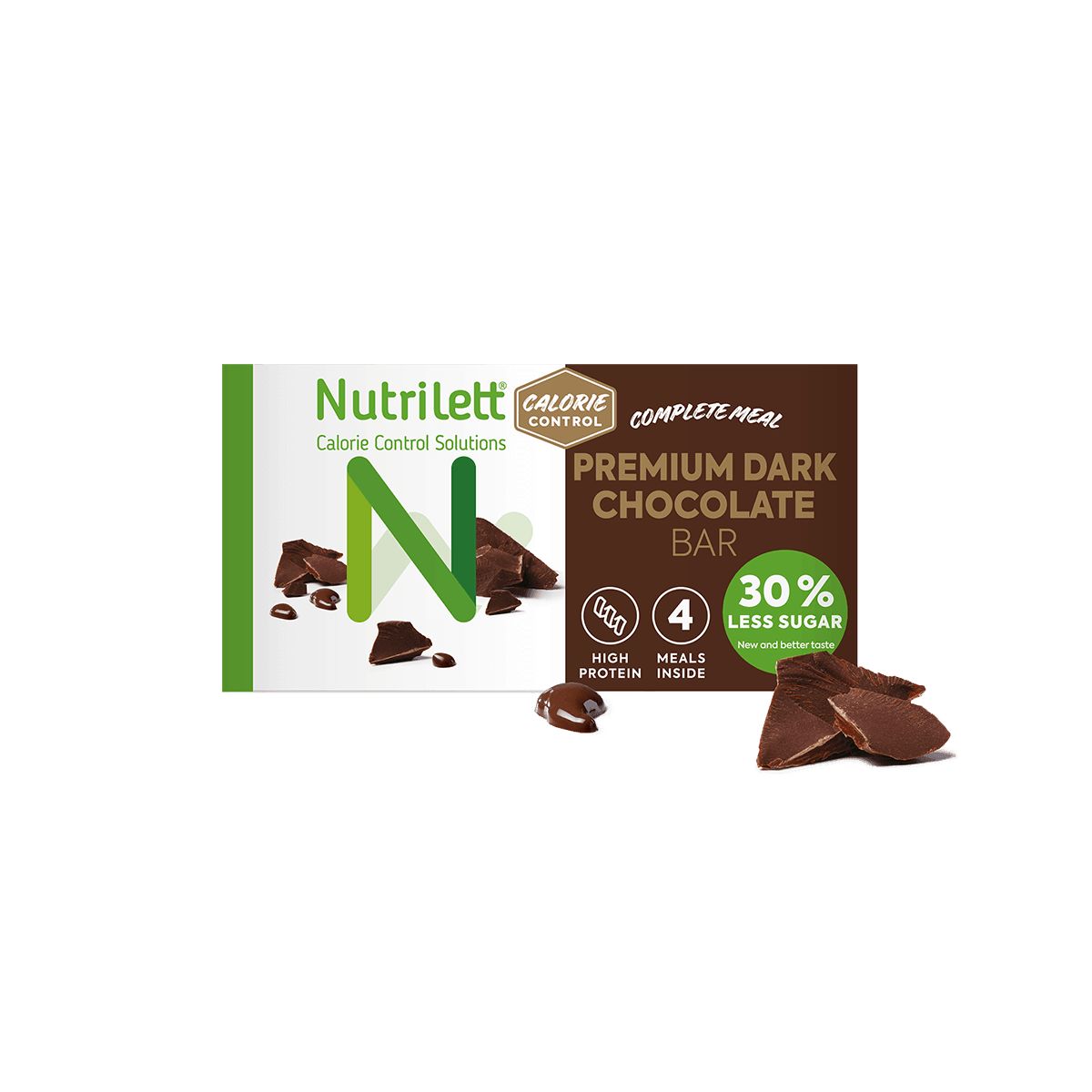 Nutrilett Ateriankorvikepatukka Premium Dark Chocolate 4-pack -pakkaus, tummanruskea-valkoinen, kiiltäväpinta, kuva suklaapaloista; lihavoitu groteskiteksti, 30 % vähemmän sokeria, runsaasti proteiinia, ateriankorvike