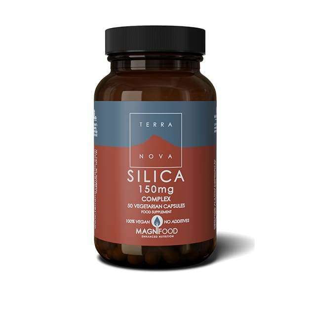 Terranova Pii 150 mg Complex -pullo, ruskea lasipullo mattapinnalla ja sylinterimäisellä muodolla, sisältää 50 kasviskapselia; etiketti pääosin punainen valkoisin ja harmain tekstein modernilla tekstausvapaalla fontilla; luettavassa tekstissä tuotenimi, annostus, vegaani- ja lisäaineettomuusväitteet sekä Magnifood-brändäys alaosassa; tausta valkoinen; ei ihmisiä tai käsiä näkyvissä.