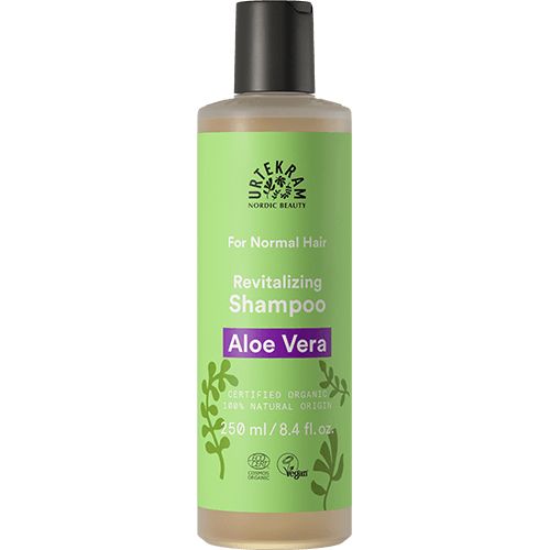 Urtekram Aloe Vera Shampoo normaaleille hiuksille, sylinterinmuotoinen muovipullo vihreällä etiketillä ja mustalla korkilla; luomu- ja vegaanimerkinnät
