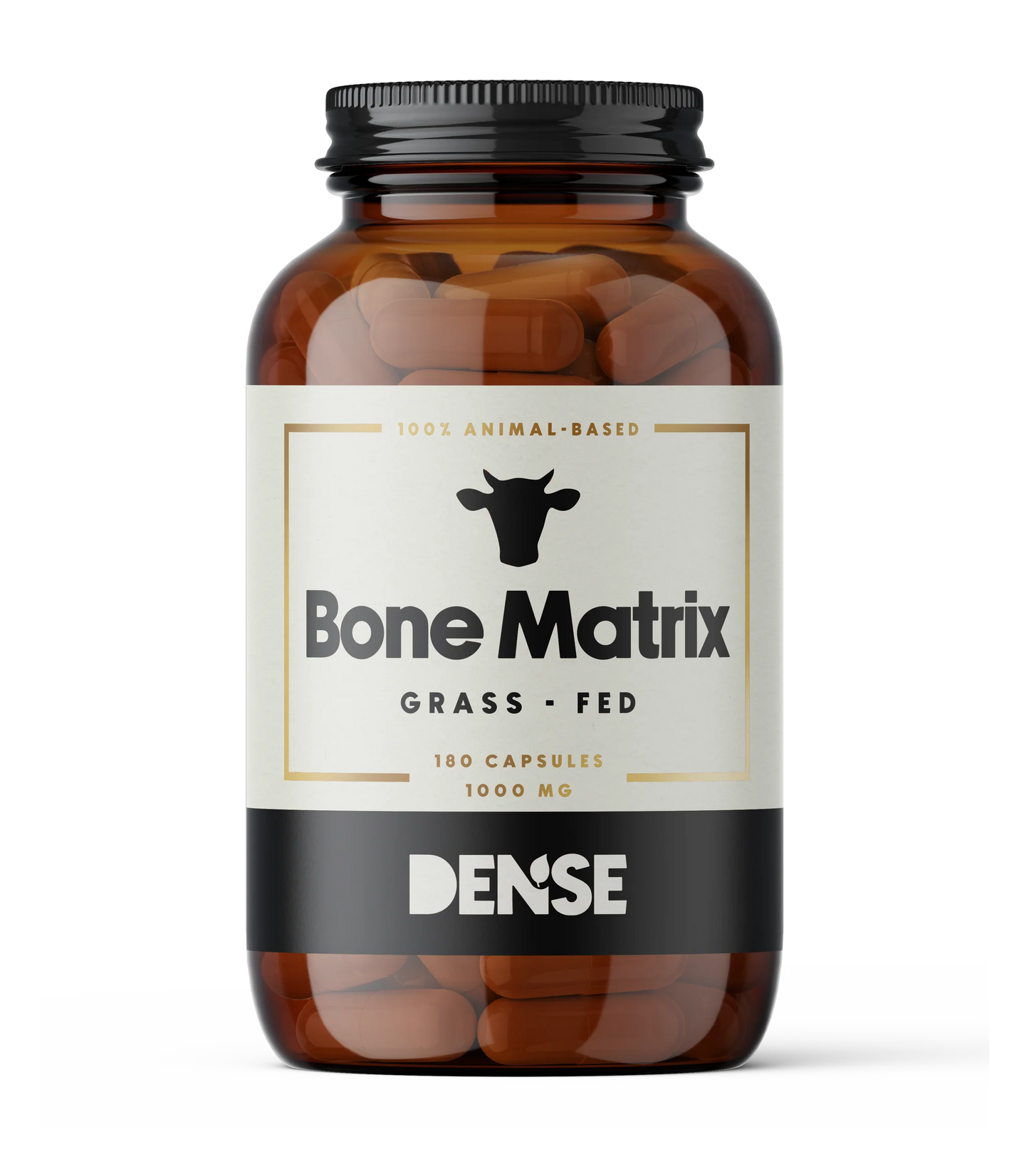 DENSE Bone Matrix; ruskea pillerimpullo tekstillä "Bone Matrix Grass-Fed" ja lehmänpäälogolla, 180 kapselia à 1000 mg; merkitty 100-prosenttisesti eläinperäiseksi laiduntuotannosta; lieriön muotoinen muovipullo mattapintaisena kierrekorkilla; lihavoitua valkoista ja vihreää groteskitekstiä tummalla pohjalla; valkoinen tausta, ei ihmisiä tai tarvikkeita.