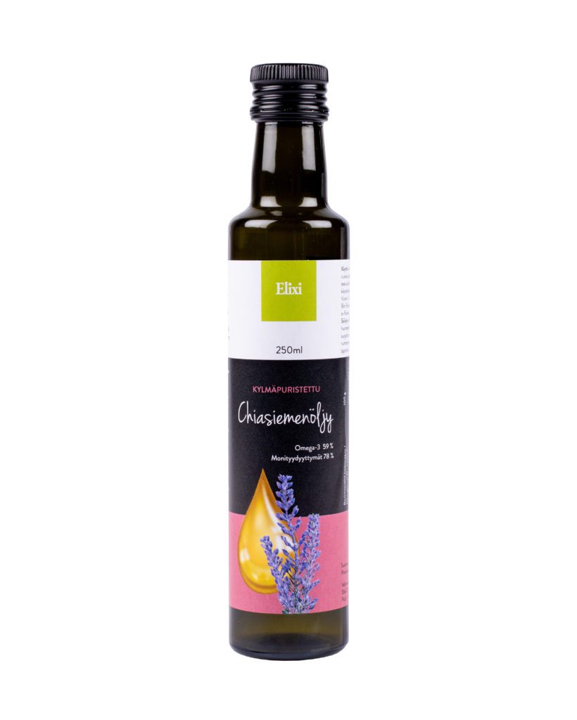 Elixi Chiasiemenöljy; tumma lasipullo tekstillä "Elixi" sisältää 250 ml kylmäpuristettua chiansiemenöljyä; pullo lieriön muotoinen lyhyellä kaulalla ja kiiltäväpintainen; etiketissä kuvitettu chiankukka ja kultainen öljypisara musta-vaaleanpunaisilla väriblokeilla; teksti selkeällä modernilla fontilla; ei ihmisiä tai käsiä, valkoinen tausta.