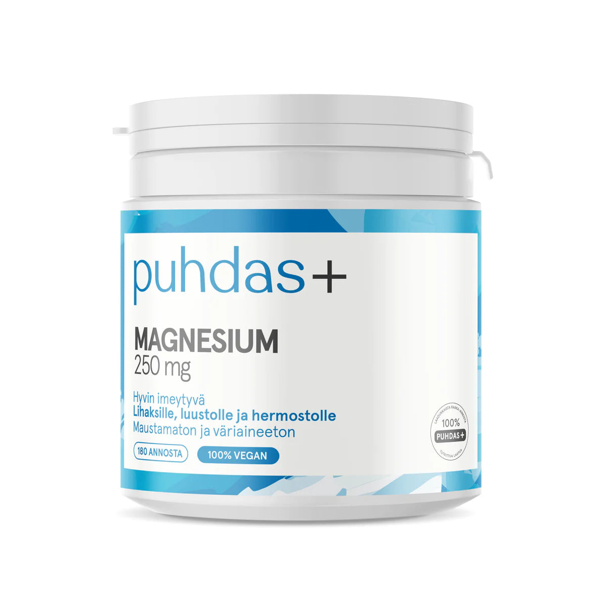 Puhdas+ Magnesium 250 mg -purkki; valkoinen muoviastia sinisellä ja valkoisella etiketillä, ilmoittaa olevansa 100-prosenttisesti vegaaninen ja sisältävän 180 annosta; astia sylinterimäinen mattapinnalla ja kierrekannella; etiketissä pääosin tekstausvapaata typografiaa suomenkielisin tekstein puhtaista raaka-aineista; ei ihmisiä tai käsiä näkyvissä; tausta yksinkertainen ja vaalea.