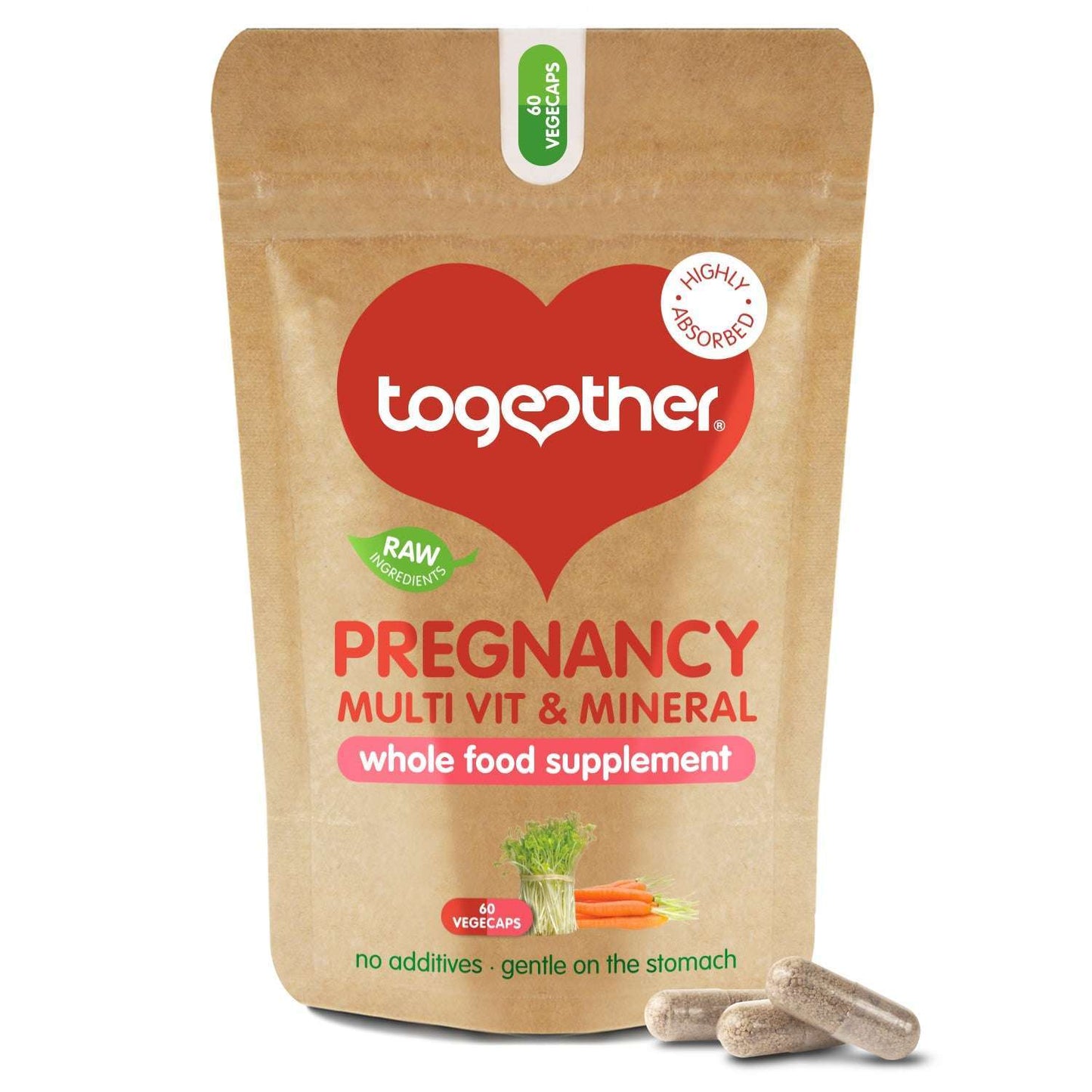 Together Health Pregnancy; ruskea mattapintainen pystypussi tekstillä "Together Pregnancy Multi Vit & Mineral Whole Food Supplement" pystyssä vaalealla taustalla; kaksi beigeä kapselia pussin edessä; lohkomainen groteskiteksti mainitsee raa'at ainesosat, 60 kasviskapselia ja mahalle lempeän koostumuksen; ei ihmisiä tai käsiä kuvassa.