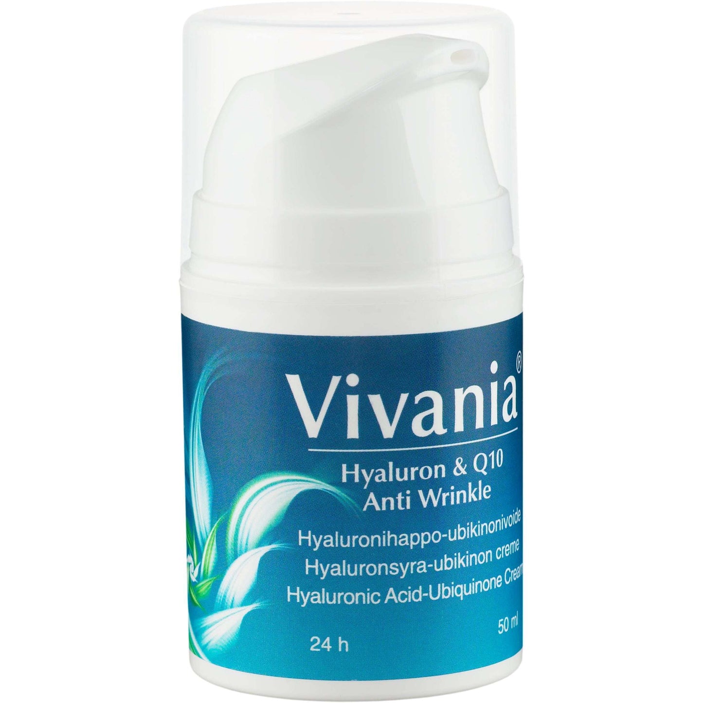 Vivania Hyaluron & Q10 Anti Wrinkle; valkoinen ja turkoosi muovipullo pumppuannostelijalla, mattapintainen ja pyöristetyn muotoinen; etuetiketissä groteskikirjasin, teksti "Vivania Hyaluron & Q10 Anti Wrinkle cream" sekä tyylitelty lehtikuvitus; ei ihmisiä tai käsiä kuvassa, neutraali tausta studiovalaistuksella, tuote keskitettynä kuvaan.