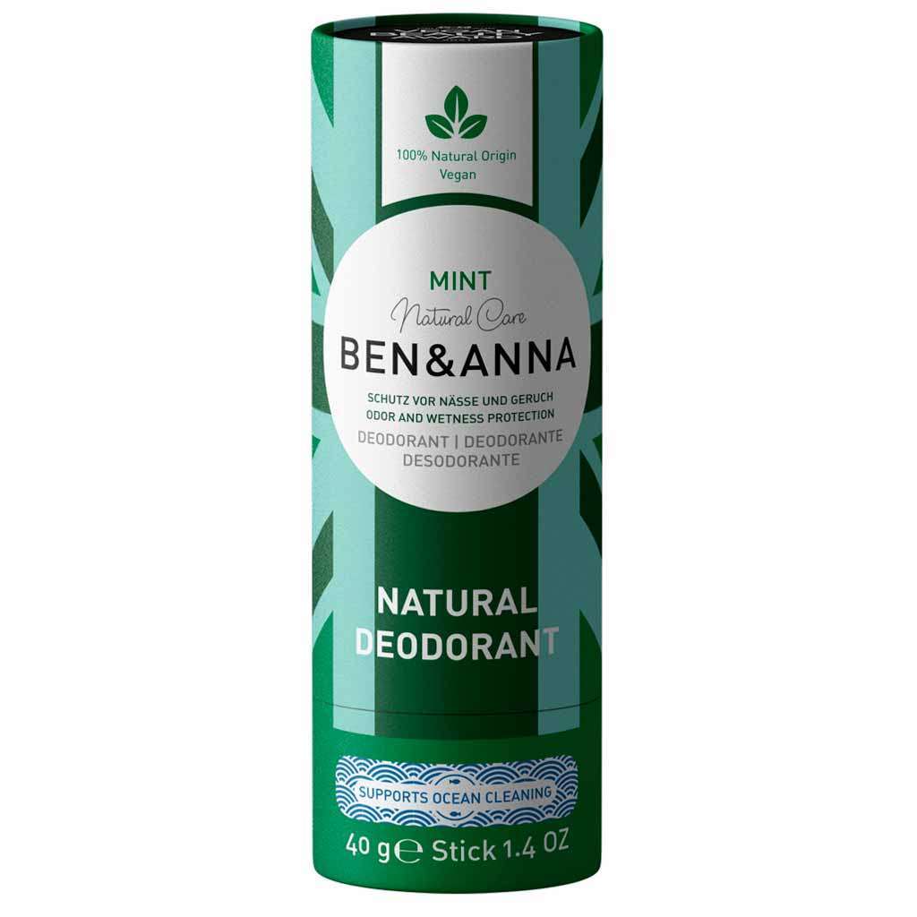 Ben & Anna Deodorantti Mint; vihreä-valkoinen, lieriön muotoinen ja mattapintainen deodoranttipuikko vihreällä korkilla; valkoista groteskitekstiä tuotetiedoista ja painosta 40 g; merkinnät vegaaninen ja 100 % luonnonperäinen.