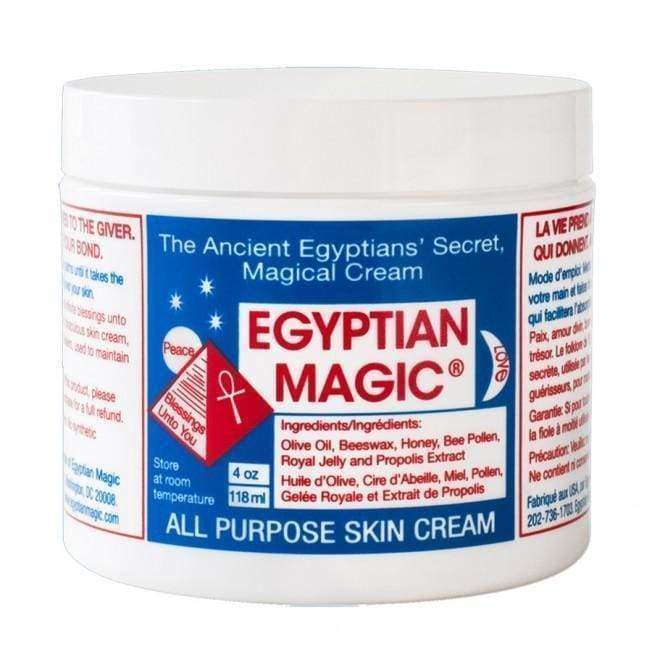 Egyptian Magic Monikäyttövoide -purkki, 118 ml (4 oz); sylinterimäinen, valkoinen ja sileäpintainen muovipurkki litteällä valkoisella kierrekannella; etiketissä lihavoitua sinistä ja punaista lohkokirjasinta "Egyptian Magic All Purpose Skin Cream" sekä pienempää sinistä tekstiä luonnollisista ainesosista; kuvattu yksiväristä taustaa vasten, ei ihmisiä tai käsiä näkyvissä.